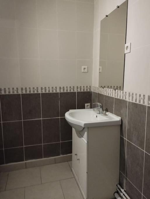 Agreable Maison Avec Parking Gratuit Appartement Amiens Buitenkant foto
