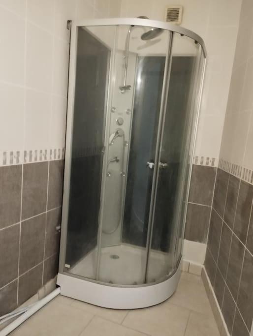 Agreable Maison Avec Parking Gratuit Appartement Amiens Buitenkant foto